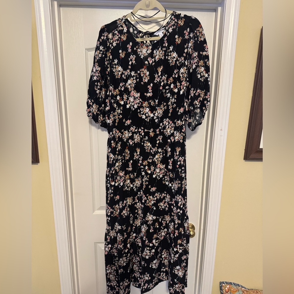 Time and Tru BoHo Floral Mixed Design Dress Black floral - cutout in back